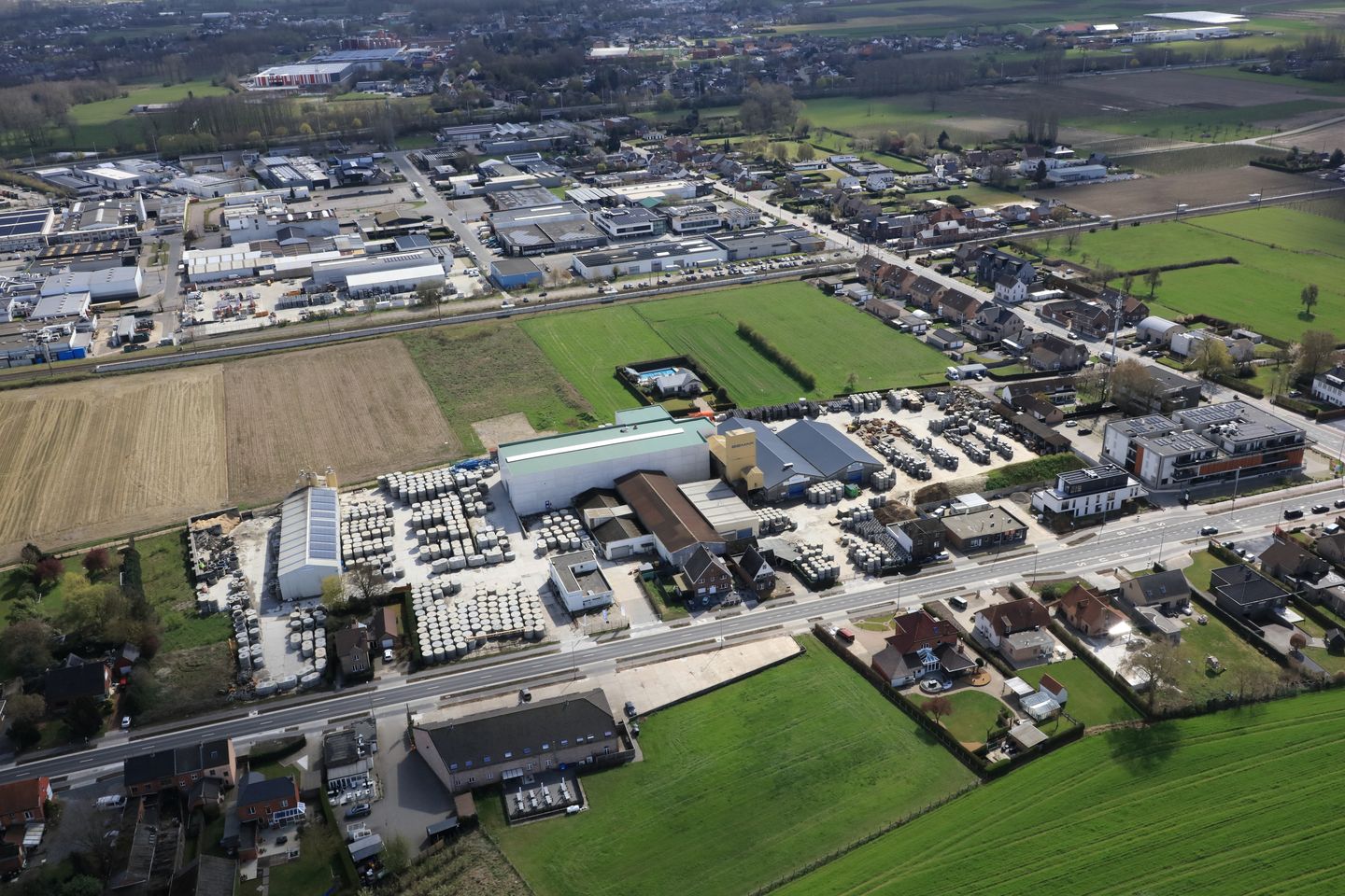 Luchtfoto van de productiesite van Bemax in Alken